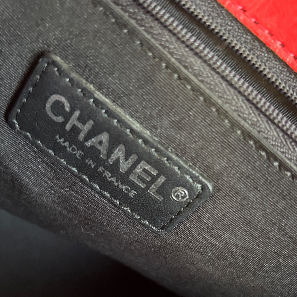 CHANEL Red Quilted Shoulder Bag - Picture 8 of 10